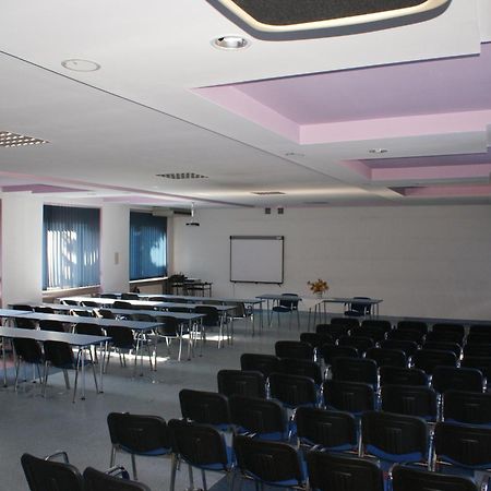 Hotel Monttis Sucha Beskidzka Ngoại thất bức ảnh