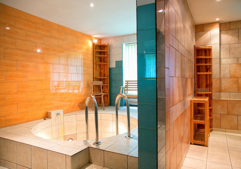 Hotel Monttis Sucha Beskidzka Ngoại thất bức ảnh