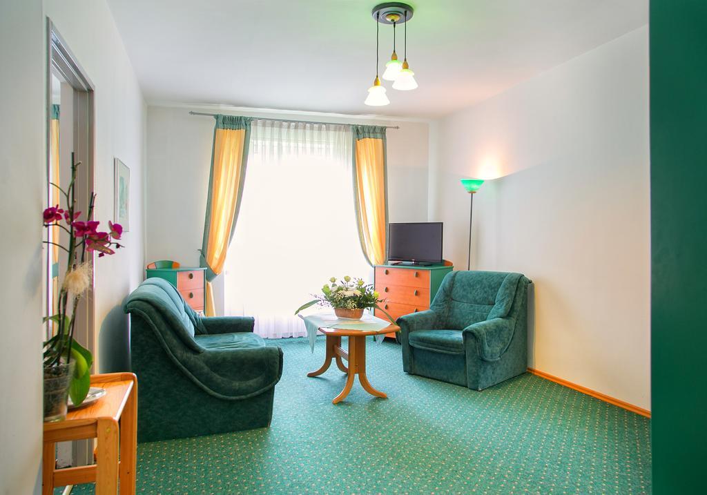 Hotel Monttis Sucha Beskidzka Ngoại thất bức ảnh