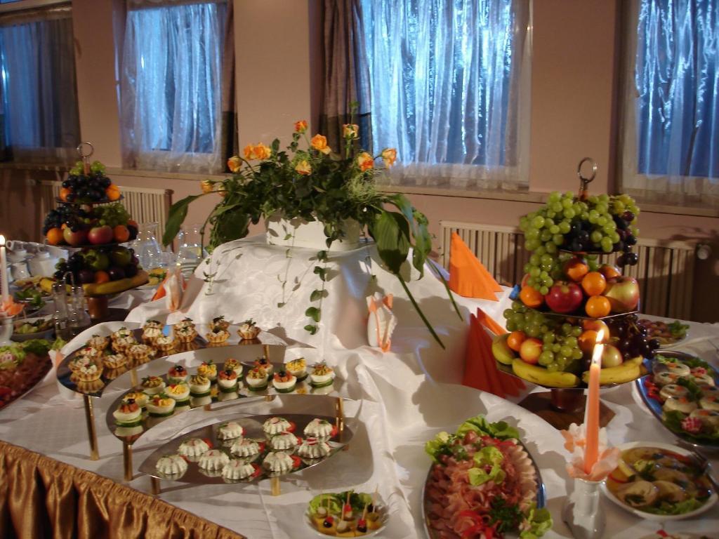 Hotel Monttis Sucha Beskidzka Ngoại thất bức ảnh