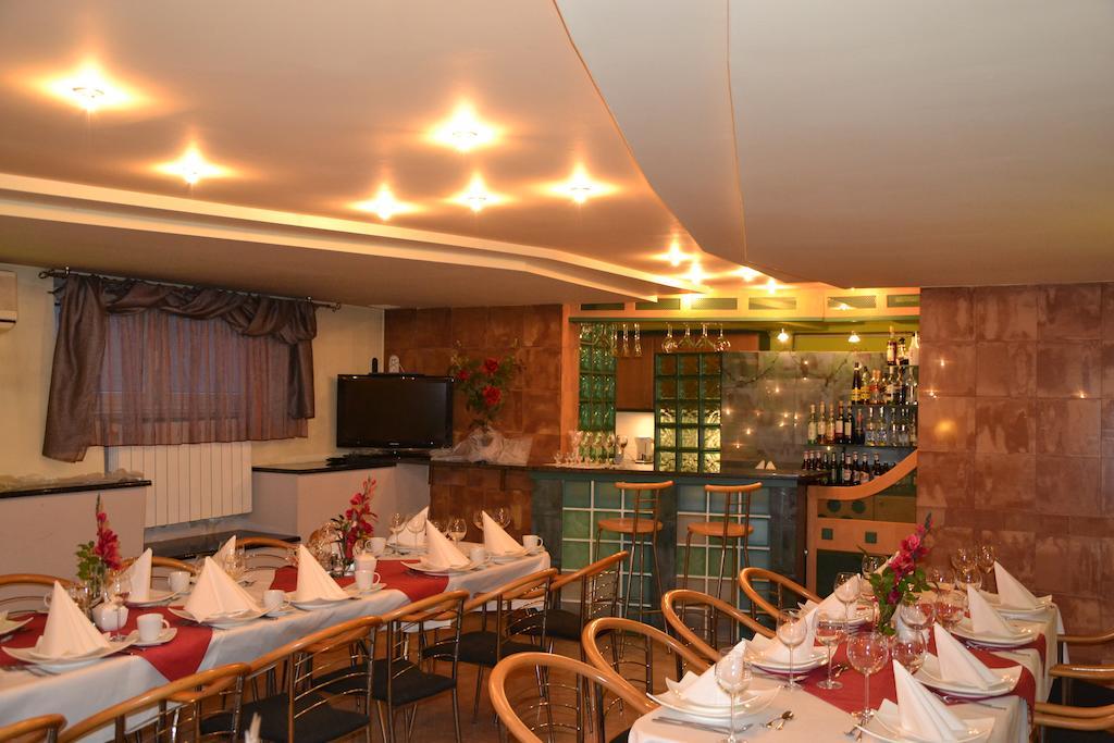 Hotel Monttis Sucha Beskidzka Ngoại thất bức ảnh